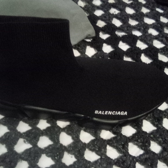 Balenciaga Men's Speed Sneakers, size 9, black in color - Picture 6 of 8